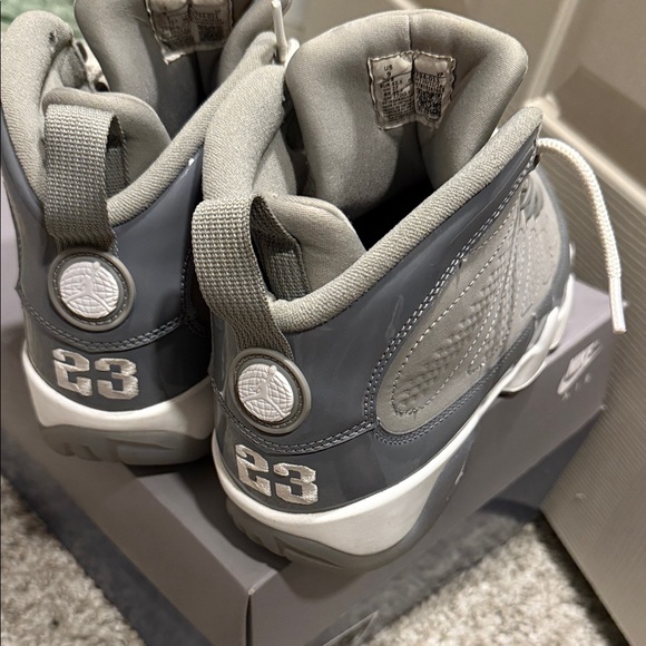 Air Jordan 9 Retro - Picture 2 of 3